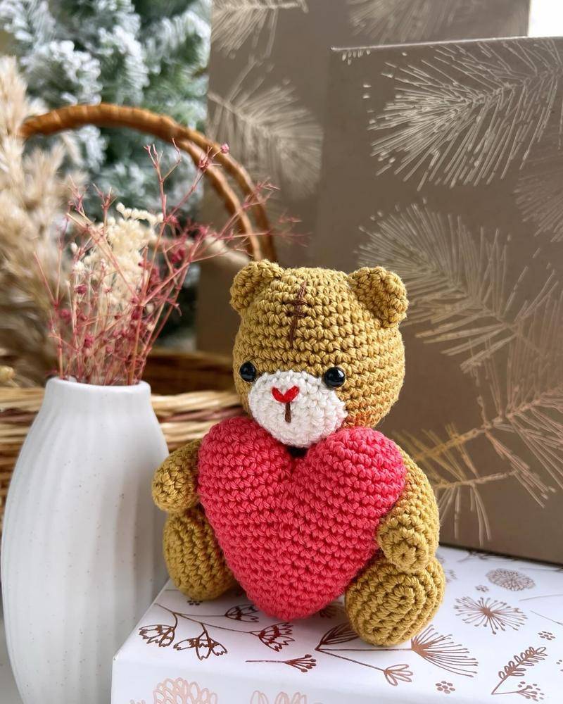Amigurumi Teddy Bear with Heart Project