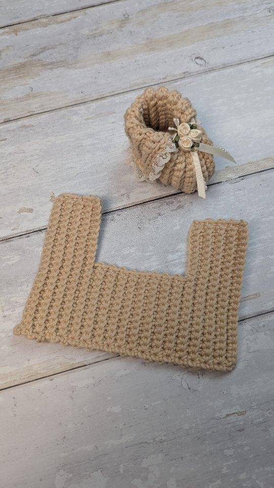 Charming Crochet Baby Booties with Floral Embellishments