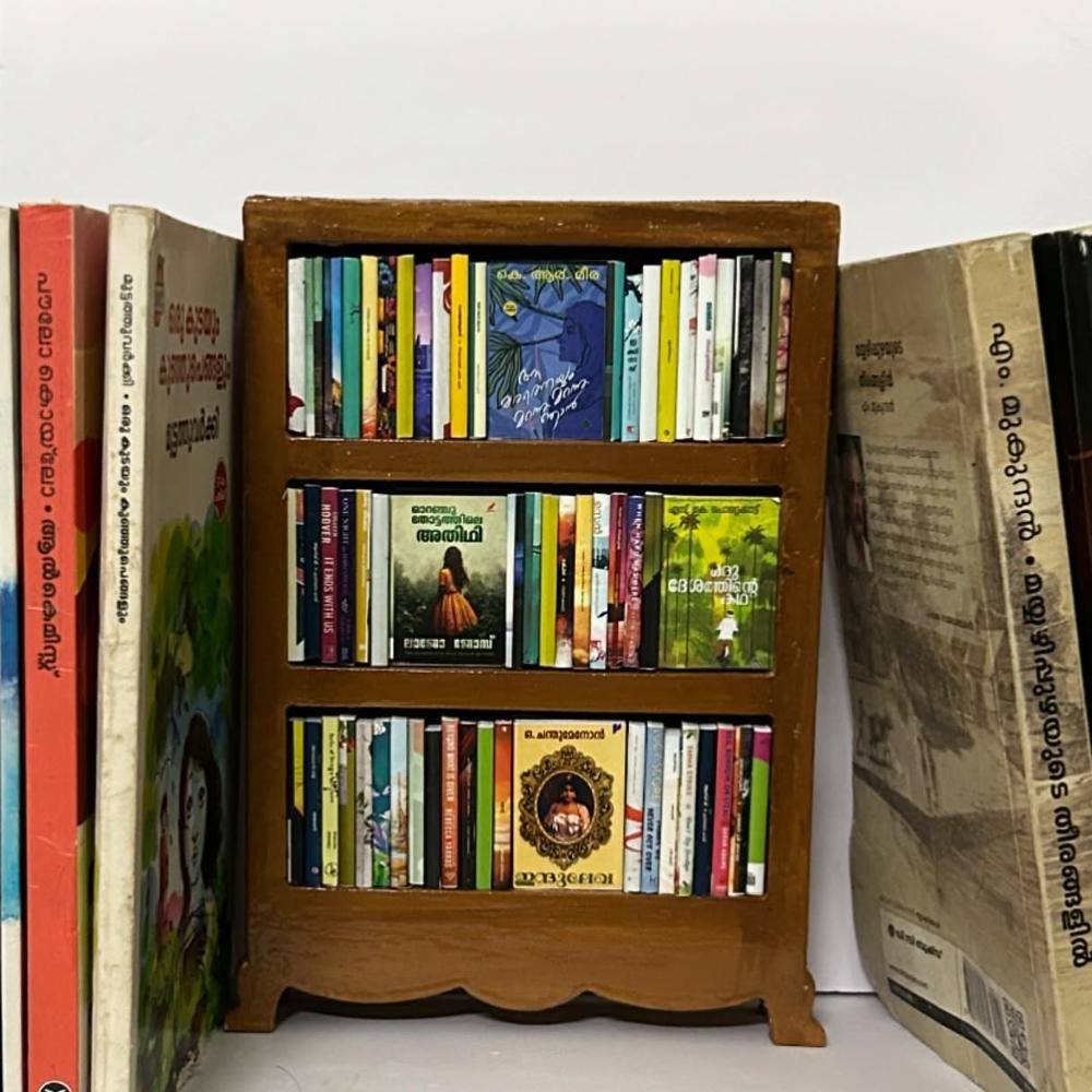 DIY Miniature Bookshelf Display
