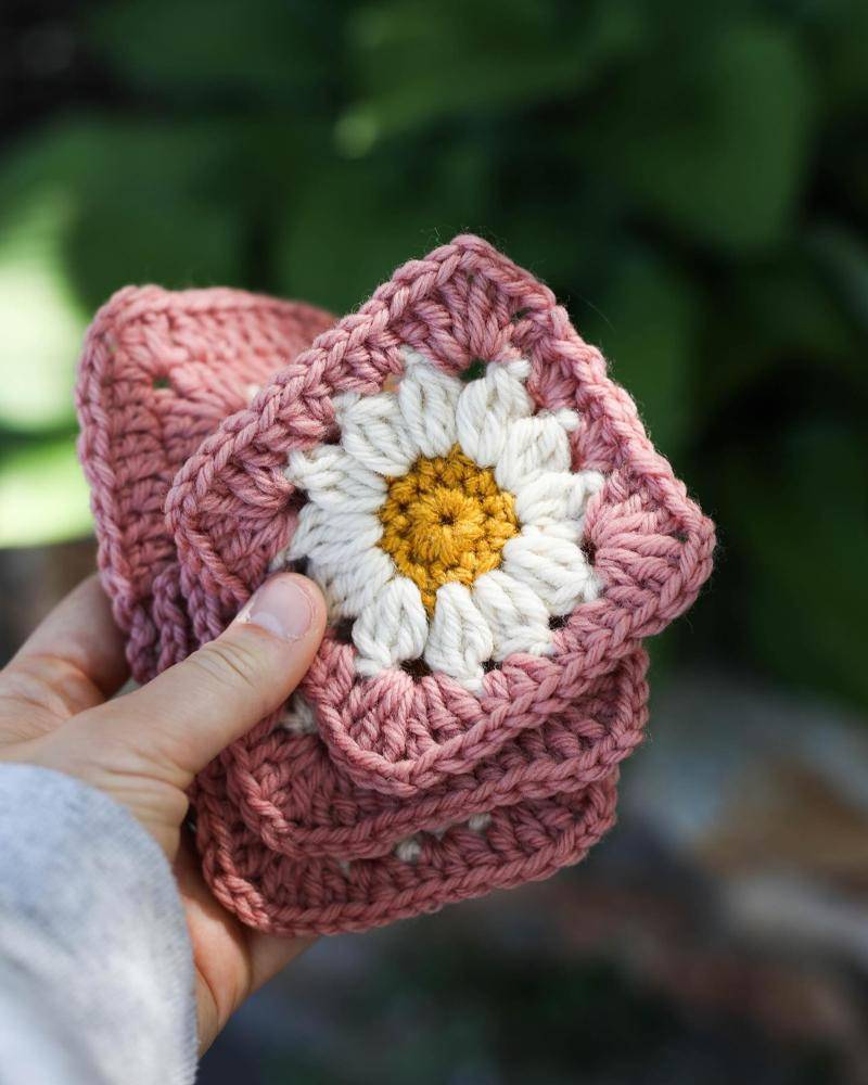 Dainty Daisy Flower Granny Square Crochet Motif