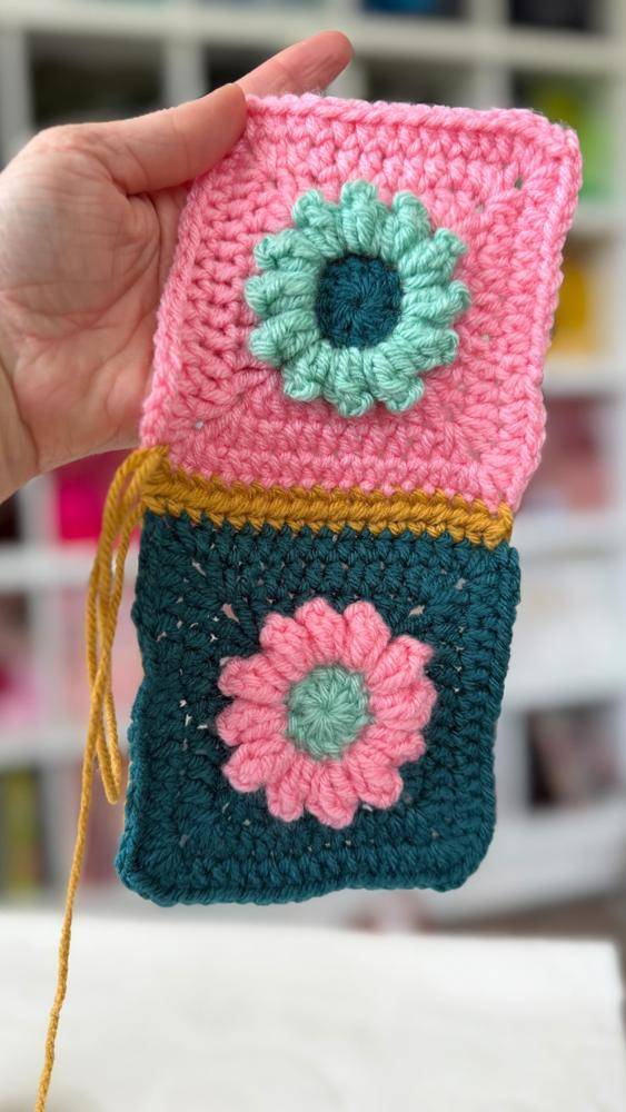 Daisy Granny Square Crochet Pouch Project