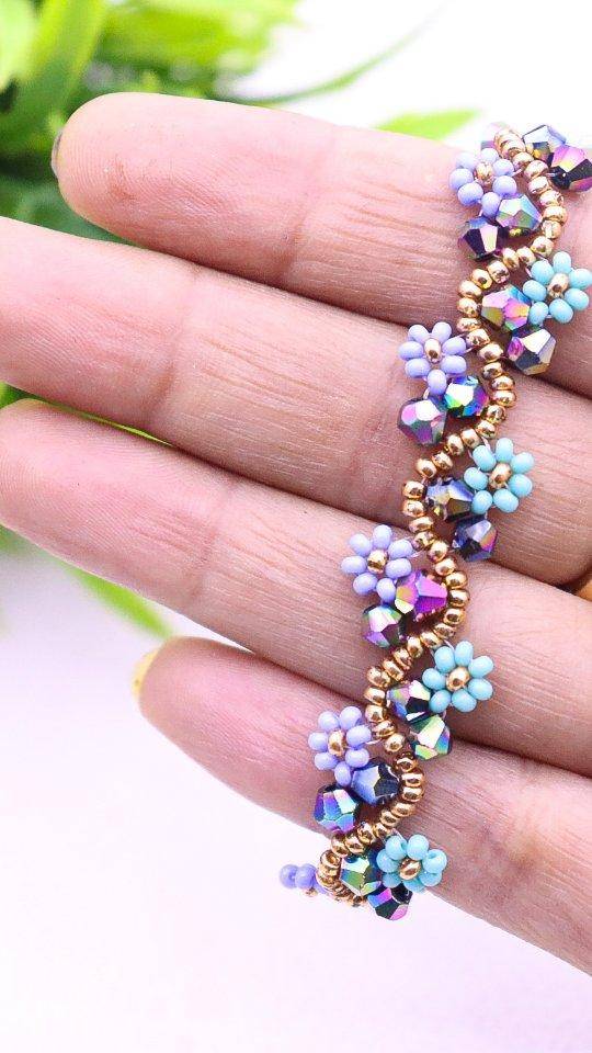 Delicate Floral Seed Bead Bracelet Pattern
