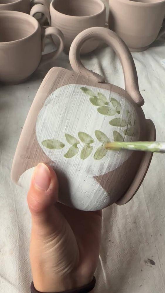 Delicate Leaf Pattern Pottery Painting Project