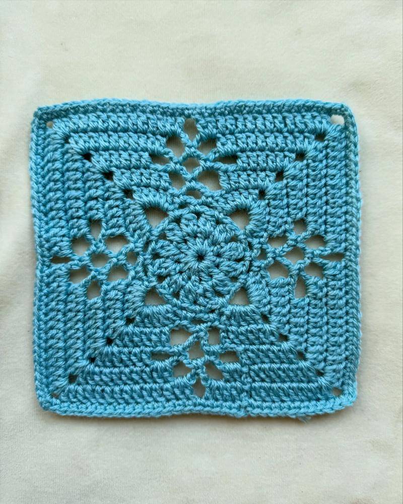 Elegant Snowflake Crochet Granny Square