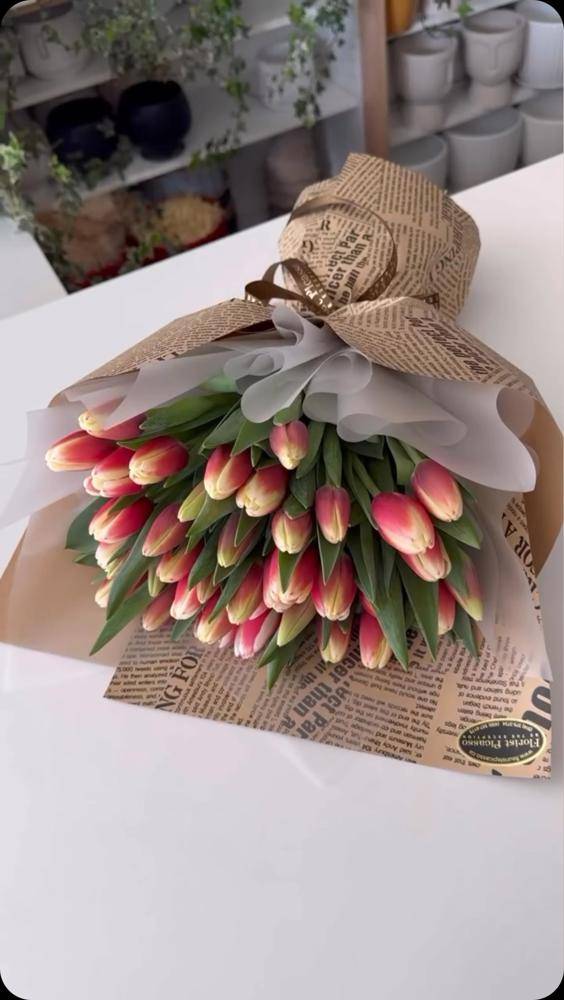Elegant Tulip Bouquet Wrap