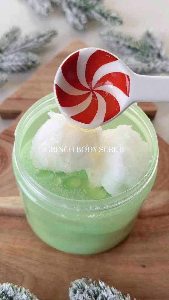Grinch-Themed Body Scrub DIY