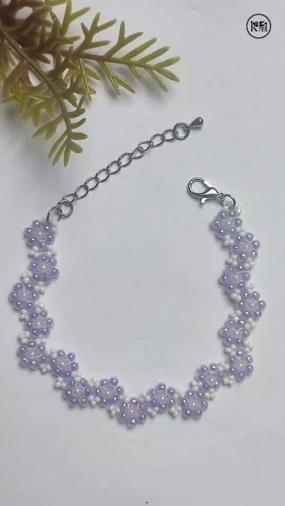 Lavender and White Beaded Flower Bracelet