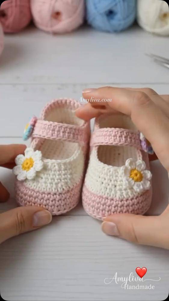 Mary Jane Crochet Baby Booties Project
