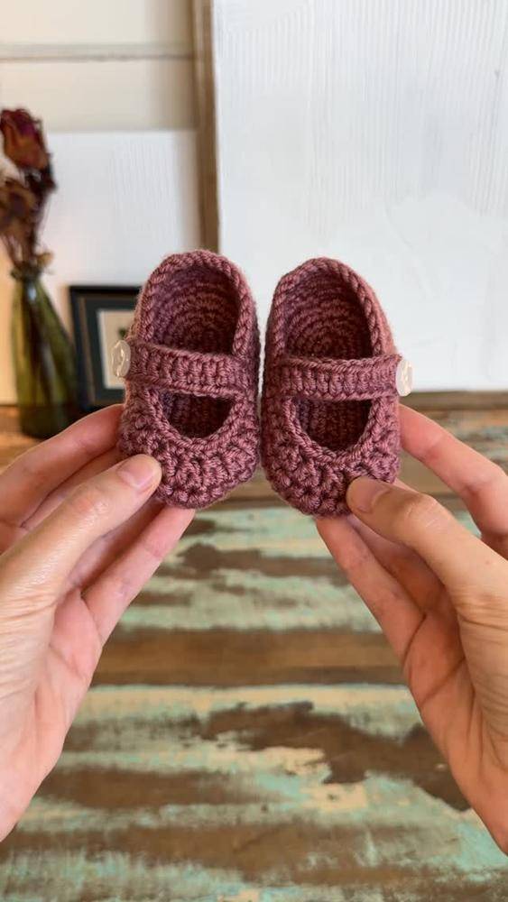 Sweet Mary Jane Crochet Baby Booties